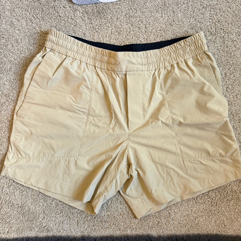 Lululemon Men’s 6” Shorts (size large)
